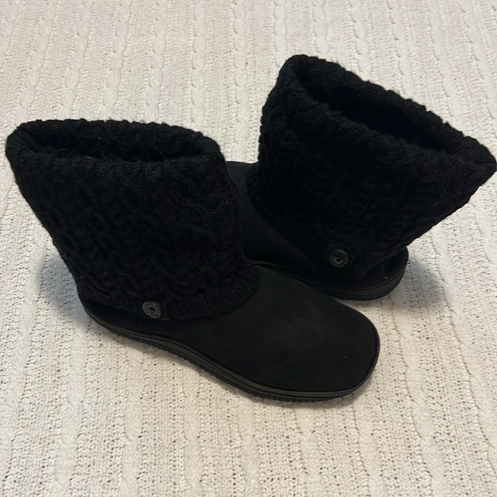 Women’s Size 7-8 (M) Black MukLuk Booties with Sweater Knit - Picture 2 of 6